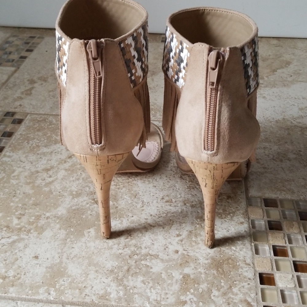 Heels - Picture 4 of 5